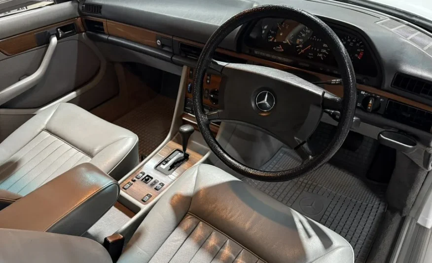 1989 Mercedes-Benz W126 300SE Automatic