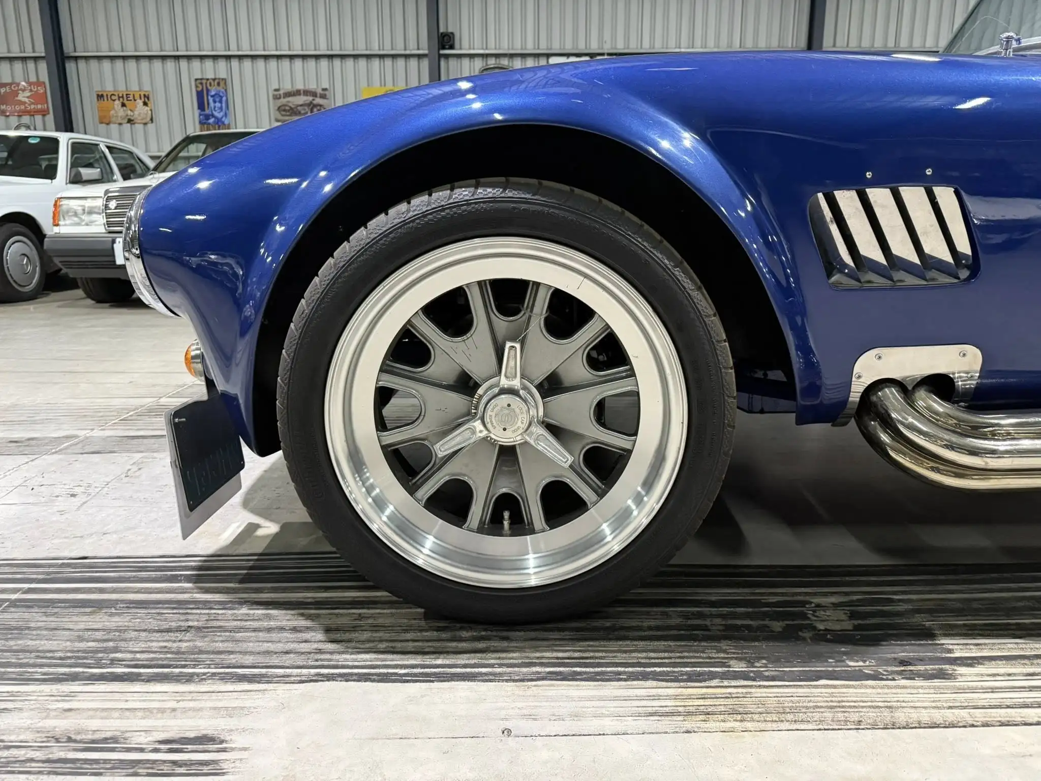 Cobra V8