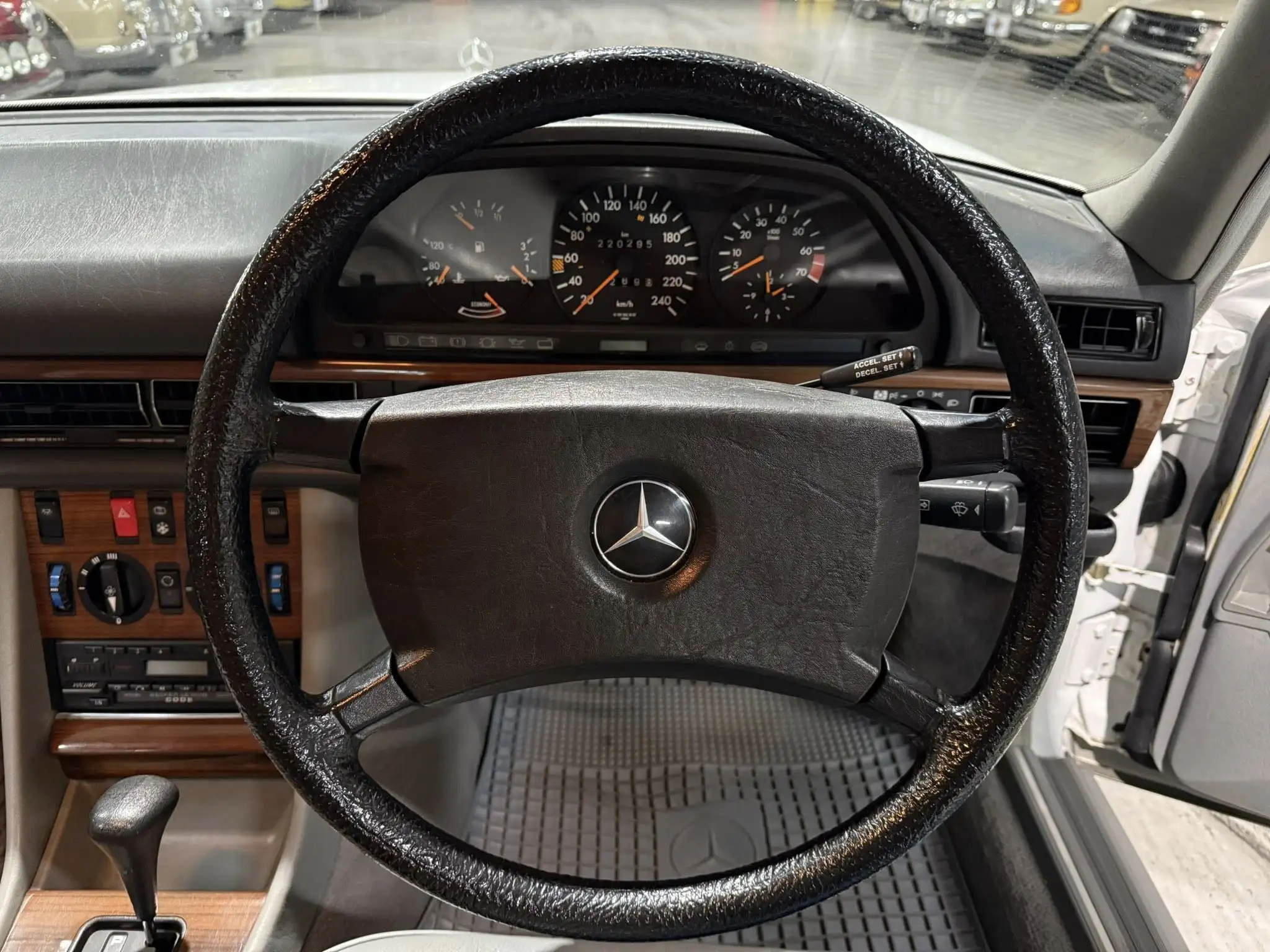 1989 Mercedes-Benz W126 300SE Automatic