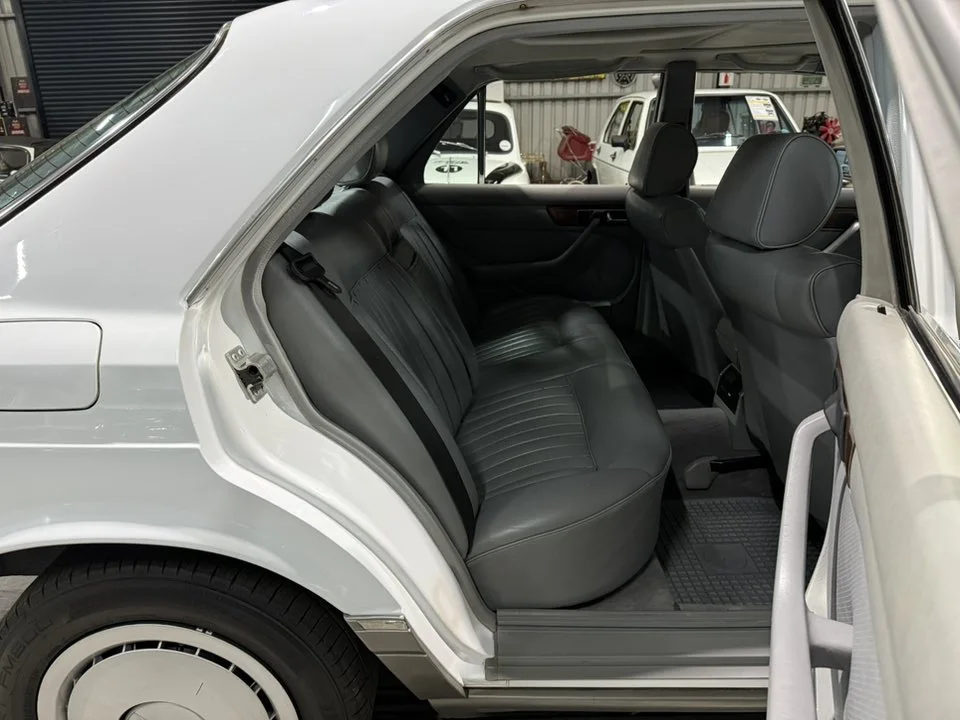 1989 Mercedes-Benz W126 300SE Automatic