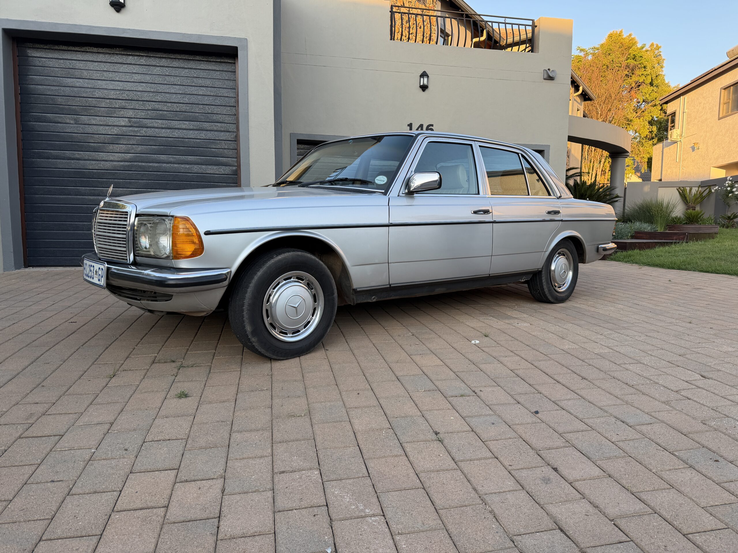 1985 Mercedes Benz W123 200 Manual
