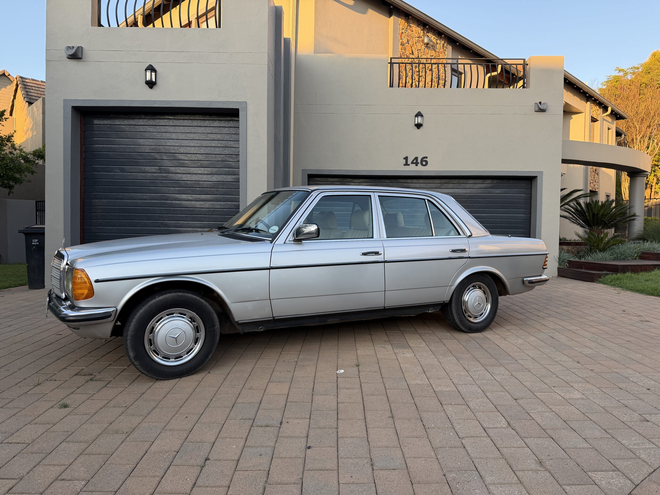 1985 Mercedes Benz W123 200 Manual