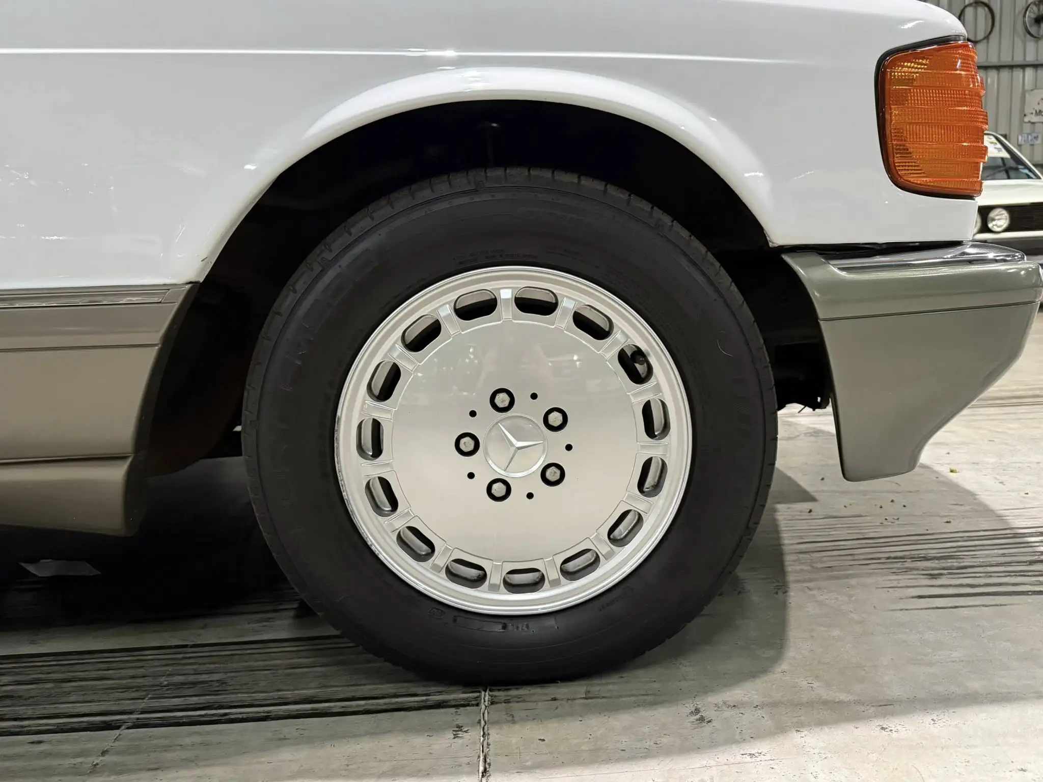 1990 Mercedes Benz W126 500SE