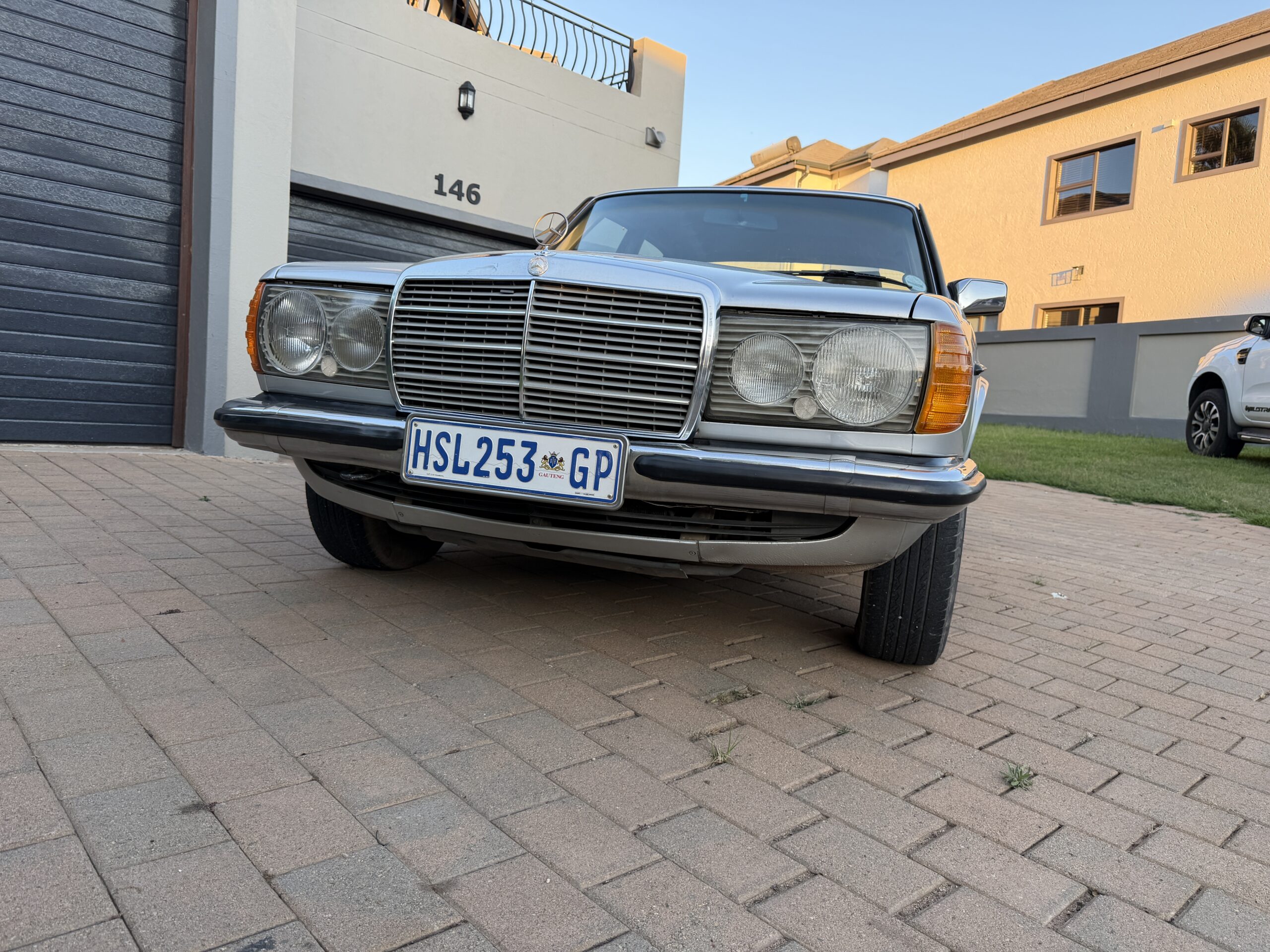 1985 Mercedes Benz W123 200 Manual