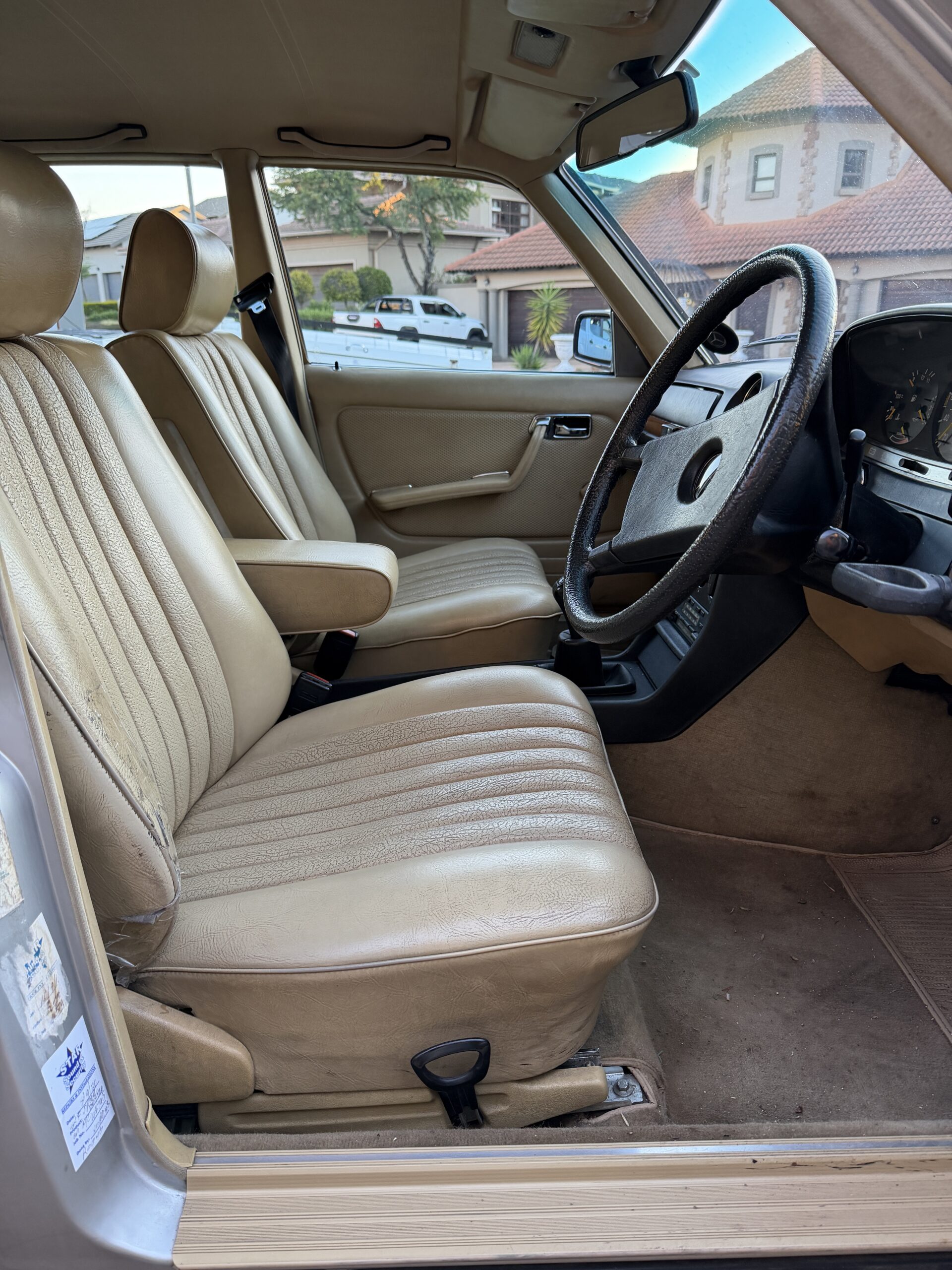 1985 Mercedes Benz W123 200 Manual