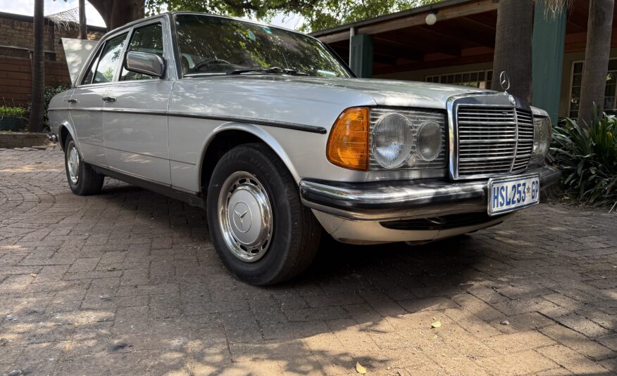 1985 Mercedes Benz W123 200 Manual