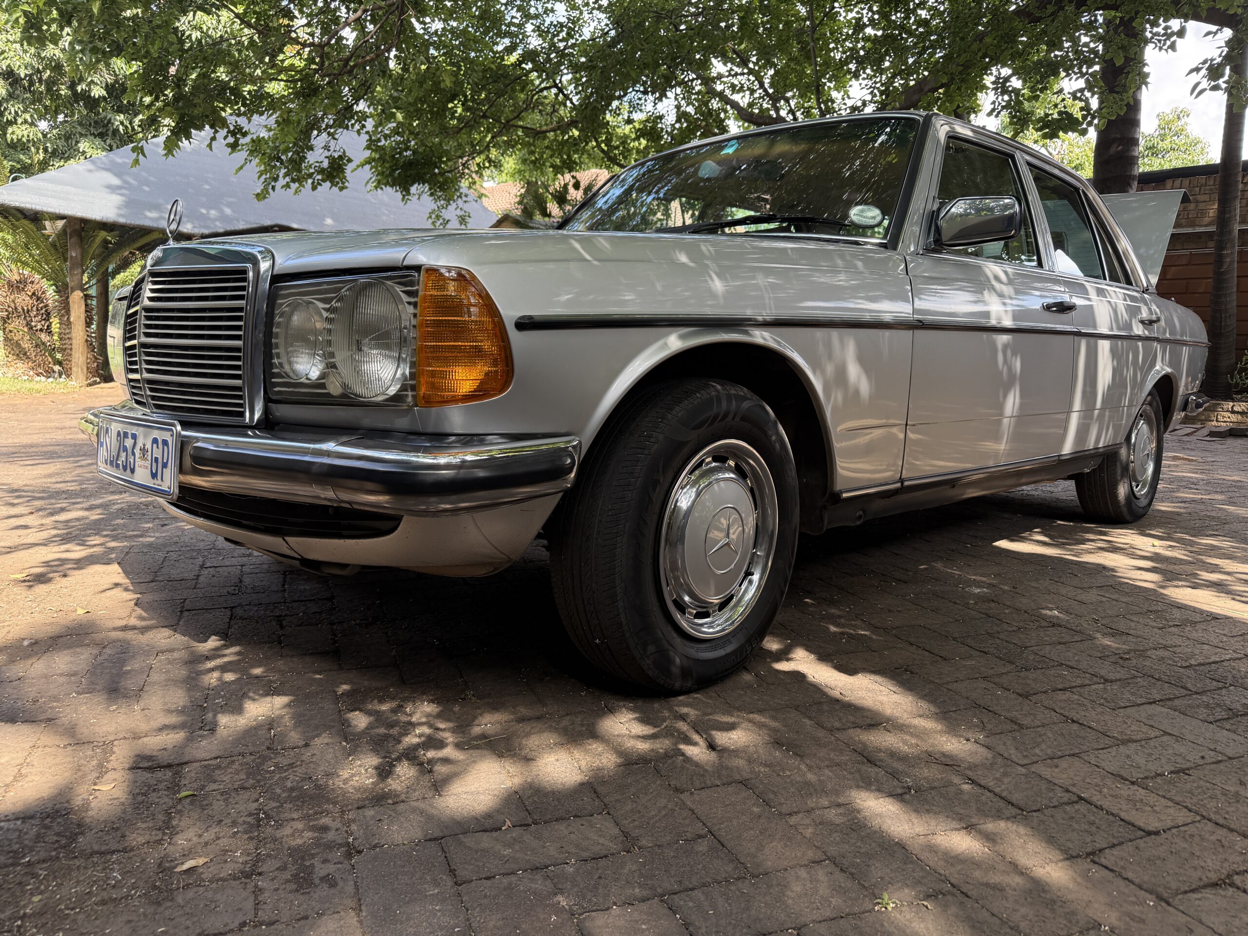 1985 Mercedes Benz W123 200 Manual