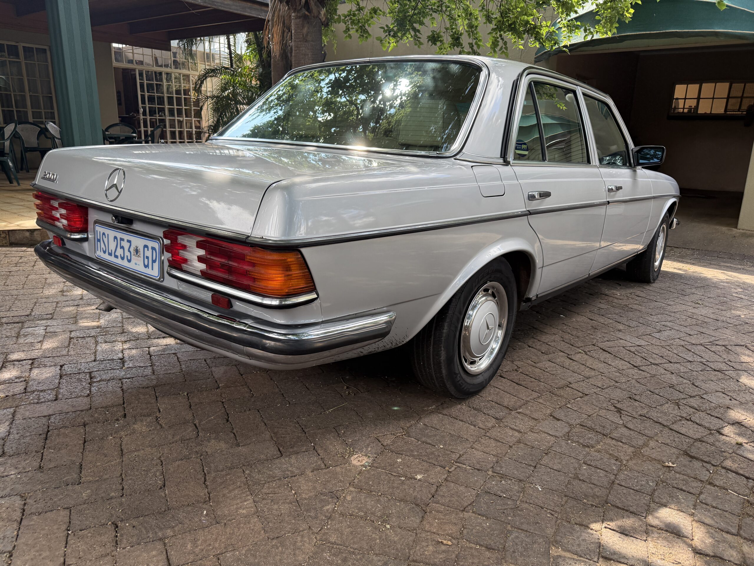 1985 Mercedes Benz W123 200 Manual