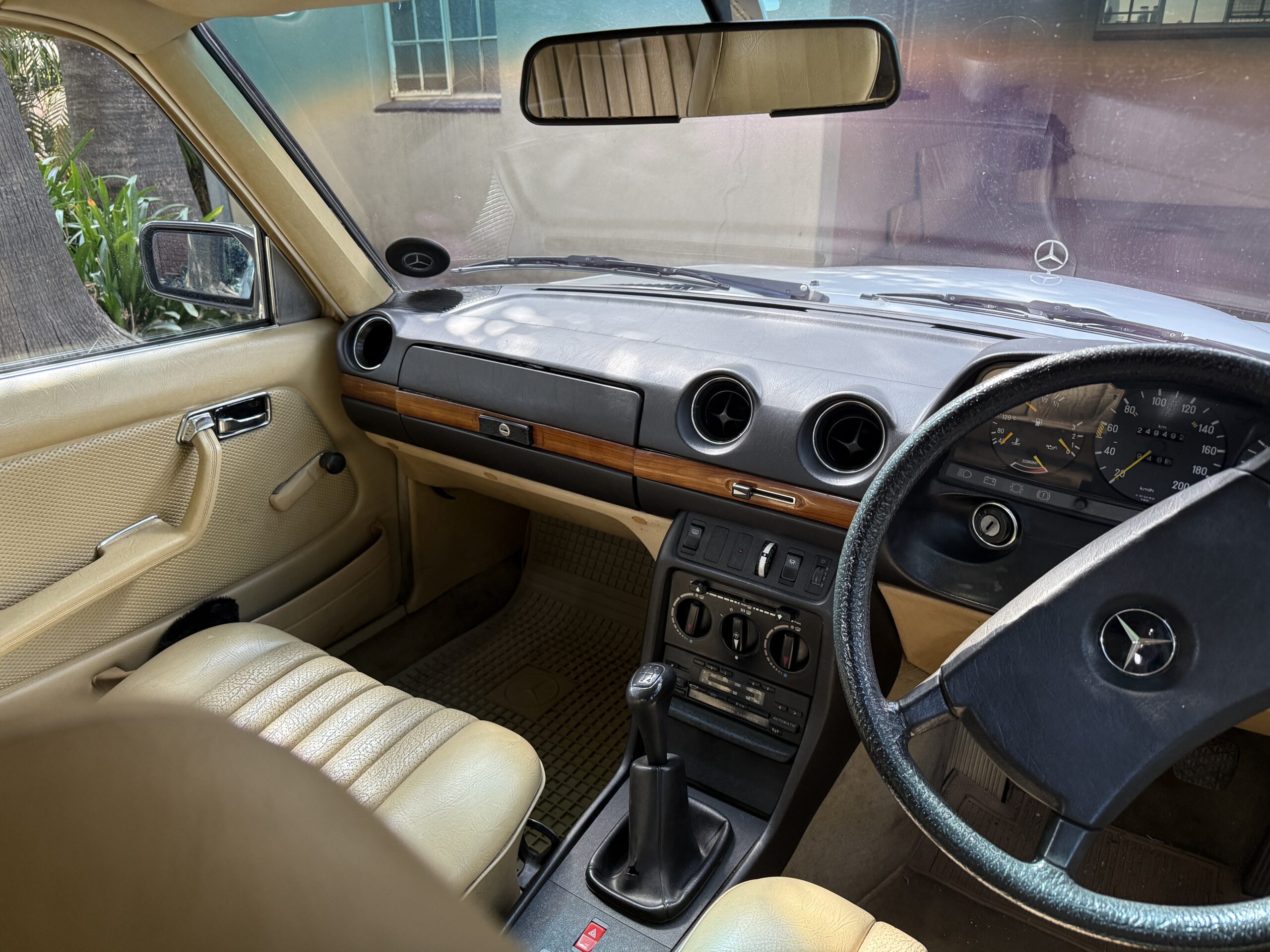 1985 Mercedes Benz W123 200 Manual