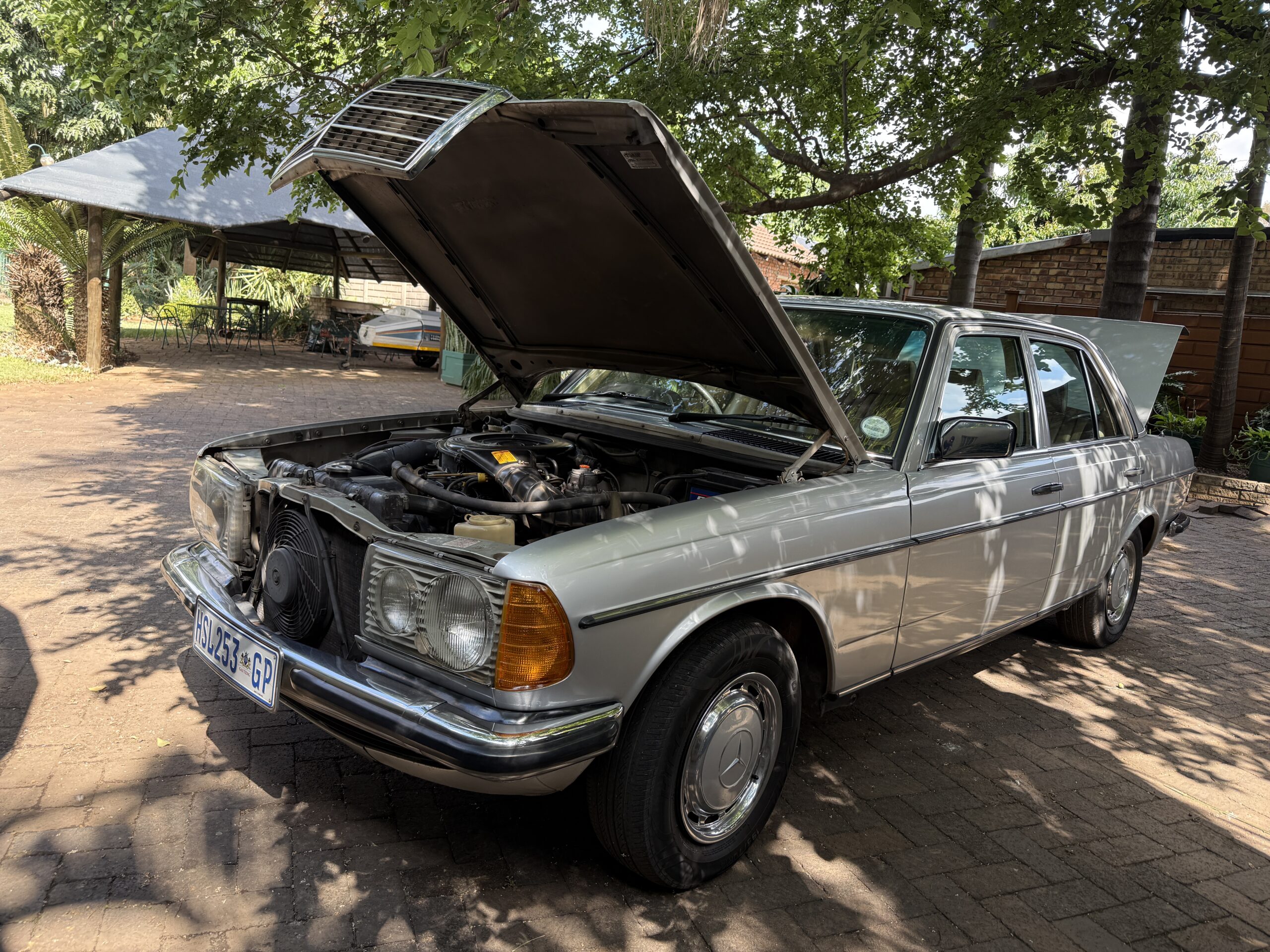1985 Mercedes Benz W123 200 Manual