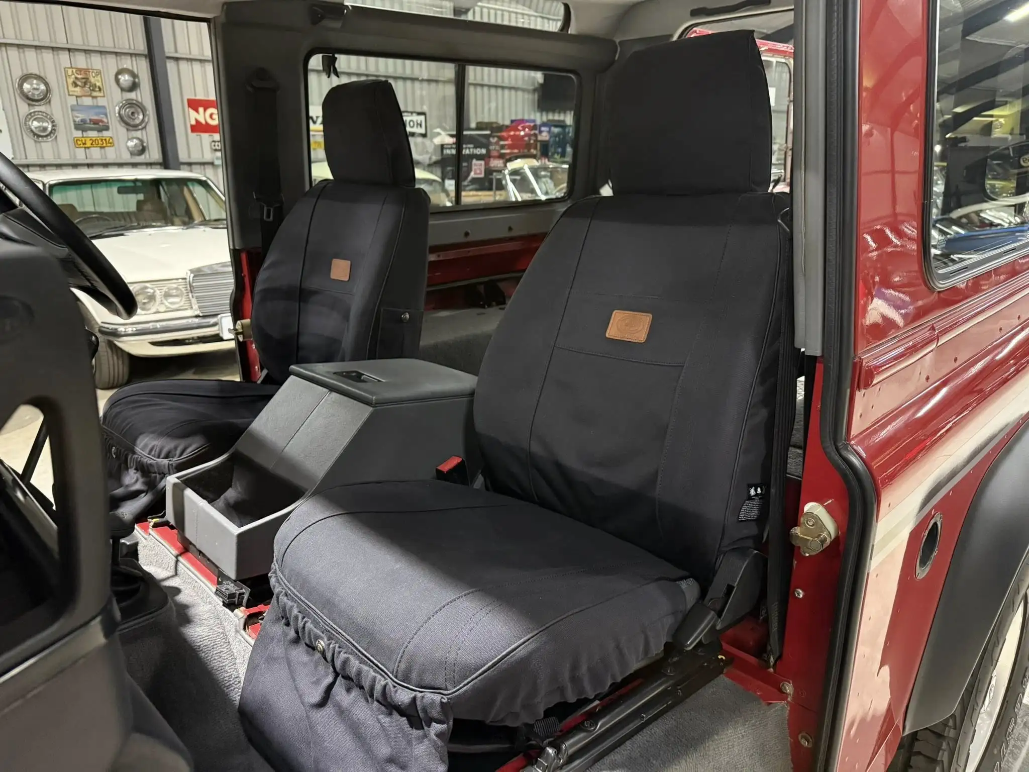 2000 Land Rover Defender 90 2.8i