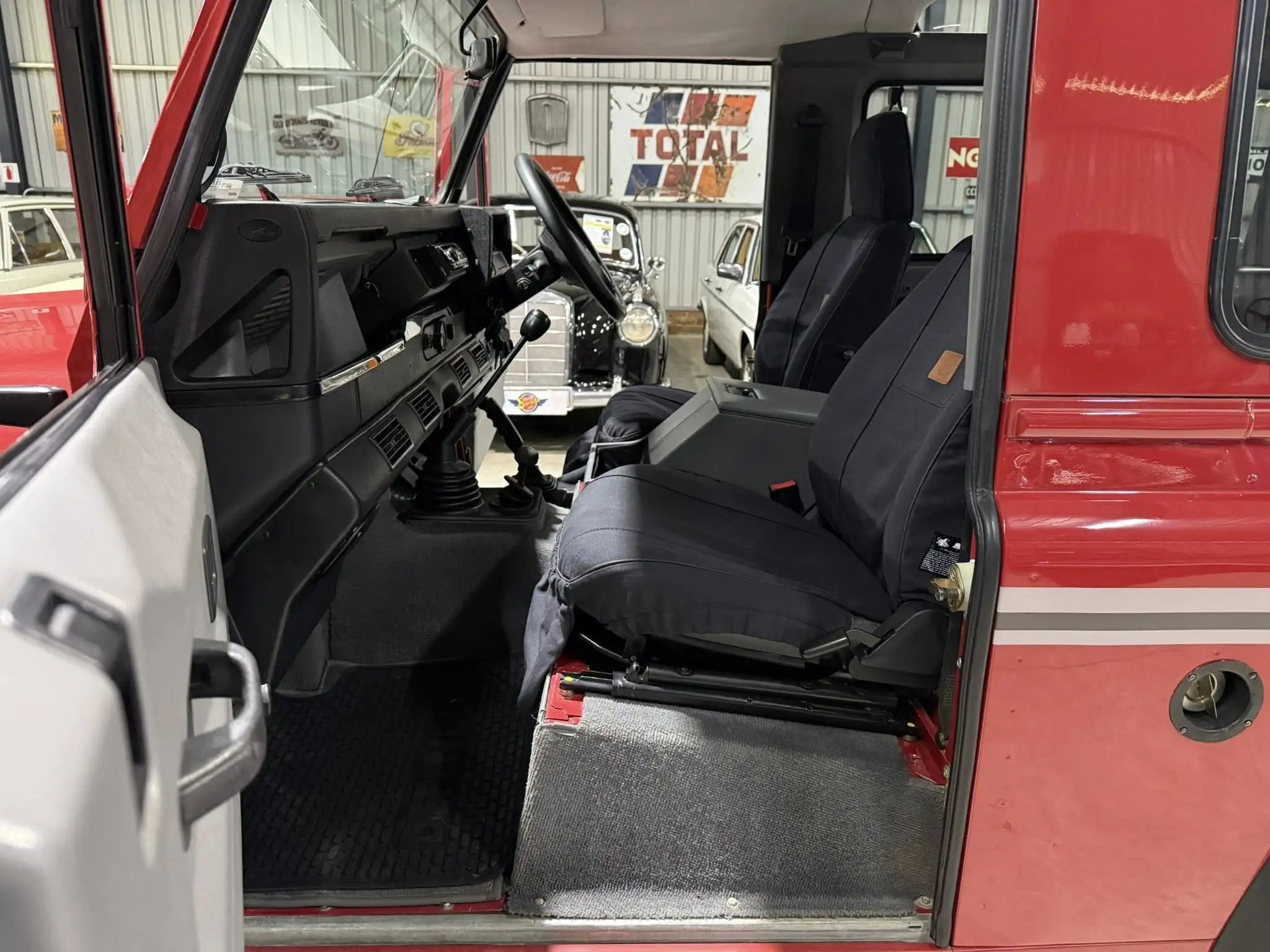 2000 Land Rover Defender 90 2.8i