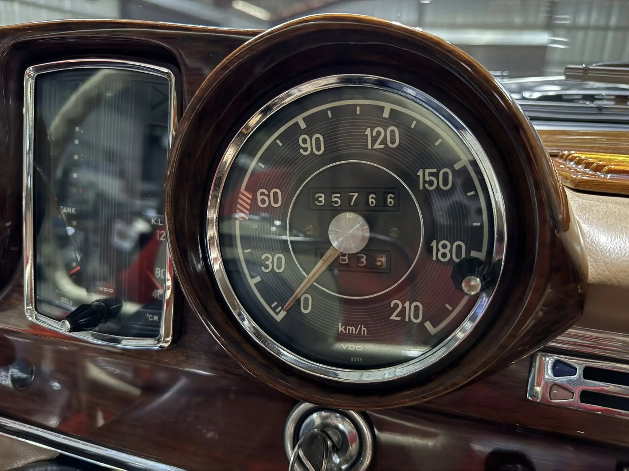 1963 Mercedes-Benz W111 220SE Coupé