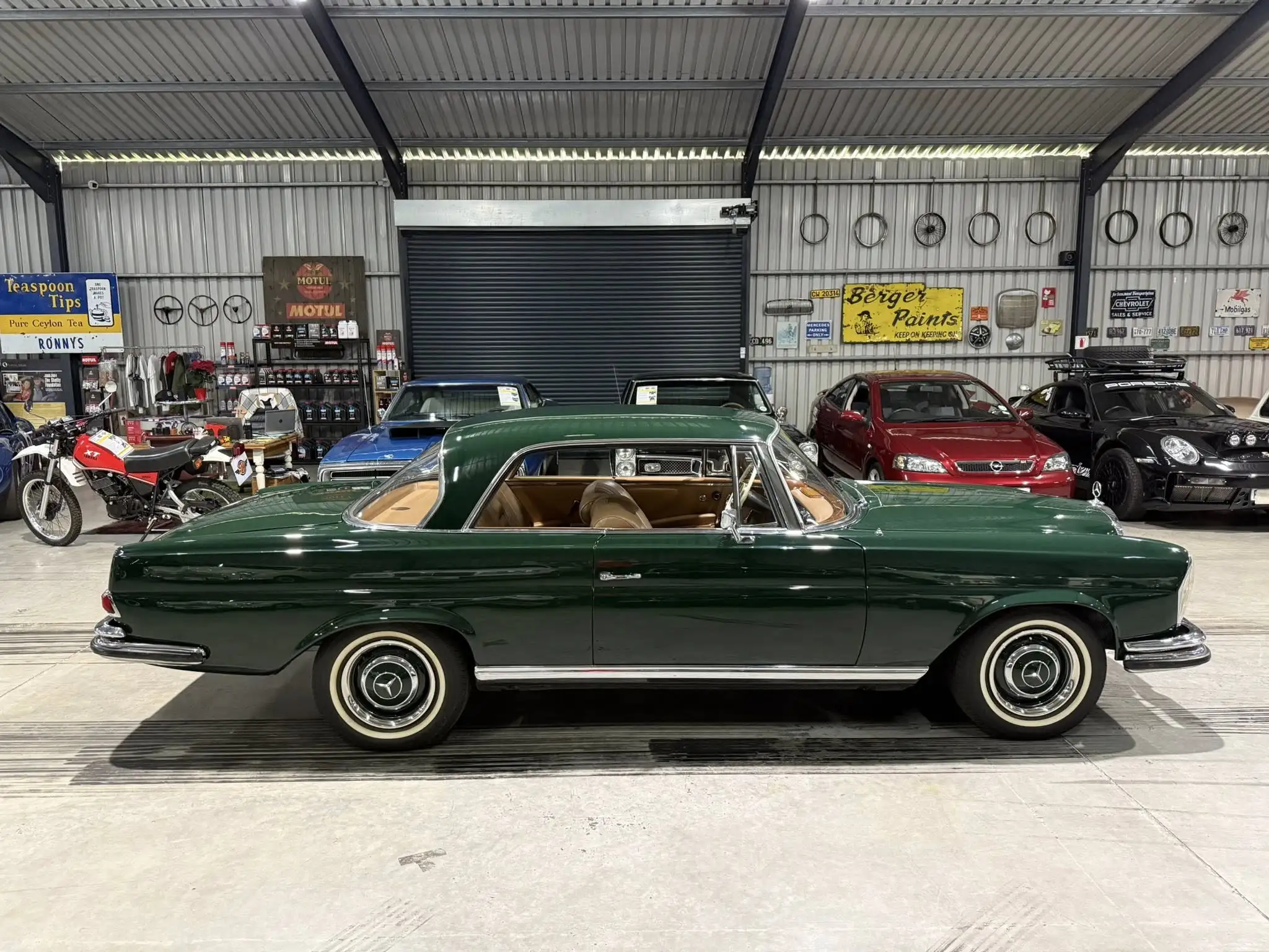 1963 Mercedes-Benz W111 220SE Coupé